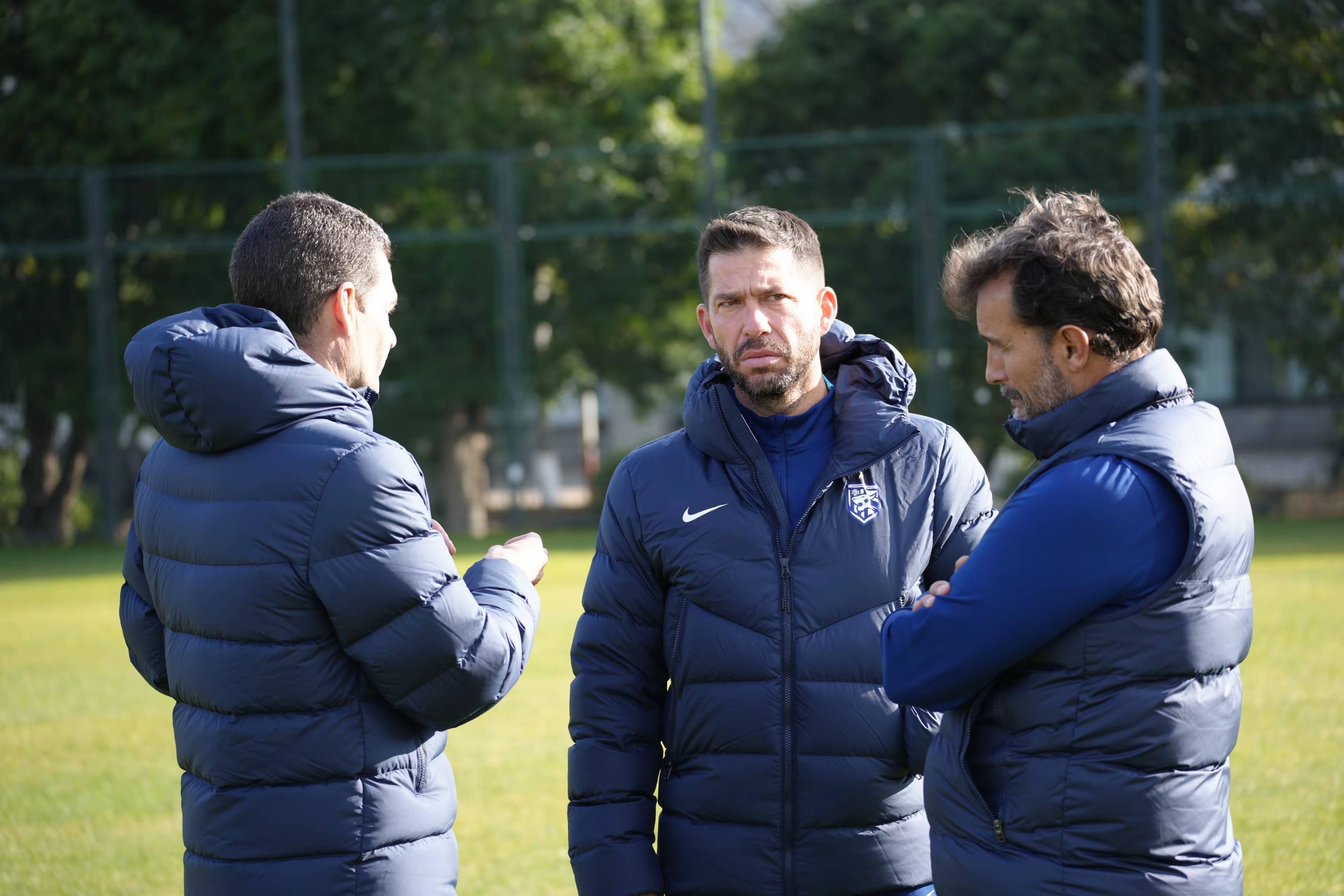 今夜武汉三镇备战欧冠；官宣签约细节曝光；媒体盛赞；控场能力受关注的简单介绍-乐动体育APP下载